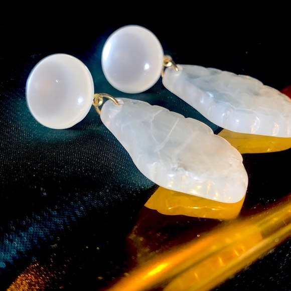 ♥️$5/20♥️ Modern Look Earrings - Picture 3 of 5